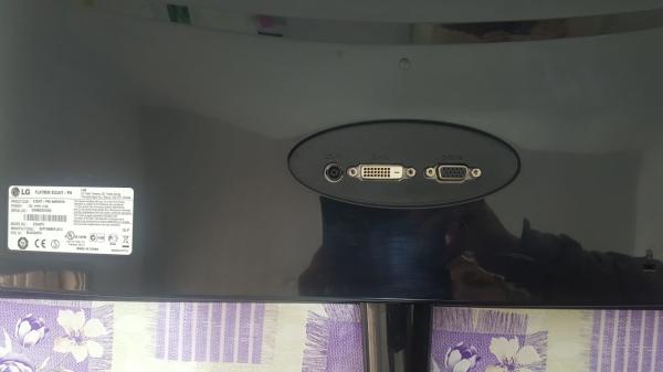 מסך מחשב 22" של בית LG Flatron E2240t