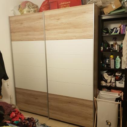 ארון בגדים של שמרת הזורע