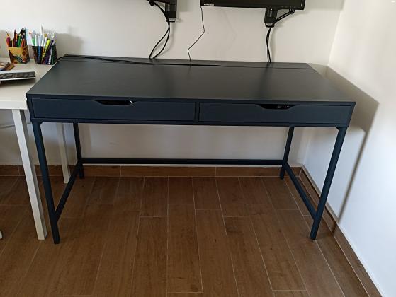 שולחן מחשב איקאה, דגם "אלכס"