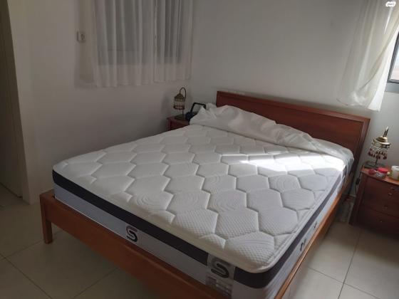 חדר שינה של שמרת הזורע- עץ דובדבן מלא