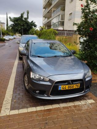 מיצובישי לנסר ספורטבק (2011)