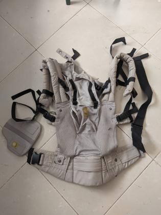 מנשא לילי בייבי אפור מצויין