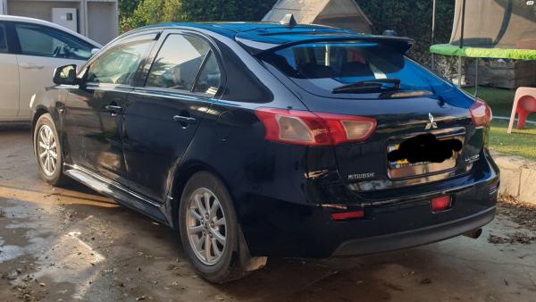 מיצובישי לנסר ספורטבק (2011)