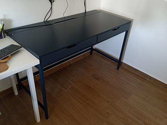 שולחן מחשב איקאה, דגם "אלכס"