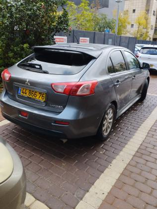 מיצובישי לנסר ספורטבק (2011)