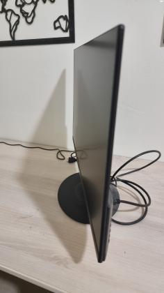 מסך מחשב דק של חברת