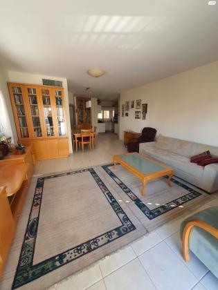 תרצה 32 (מרום נווה)