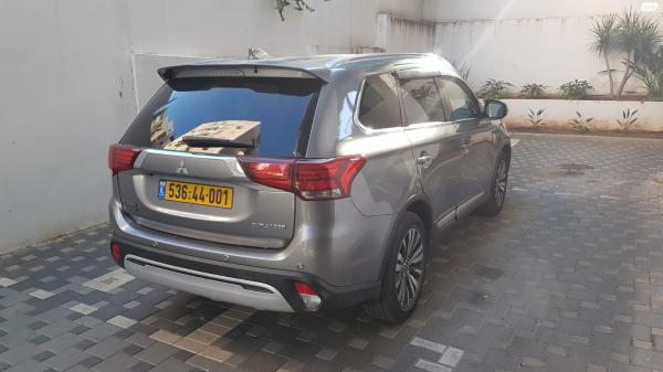 מיצובישי אאוטלנדר (2019)