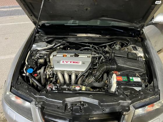 הונדה אקורד (2004)