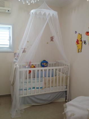 למכירה מיטת תינוק בגודל סטנדרטי