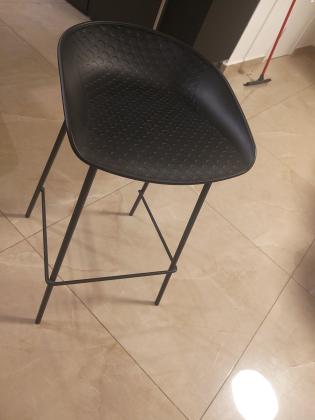 למכירה 4 כיסאות בר במצב