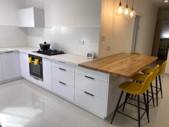 שדרות יוהנה ז'בוטינסקי 12 (נווה זאב)