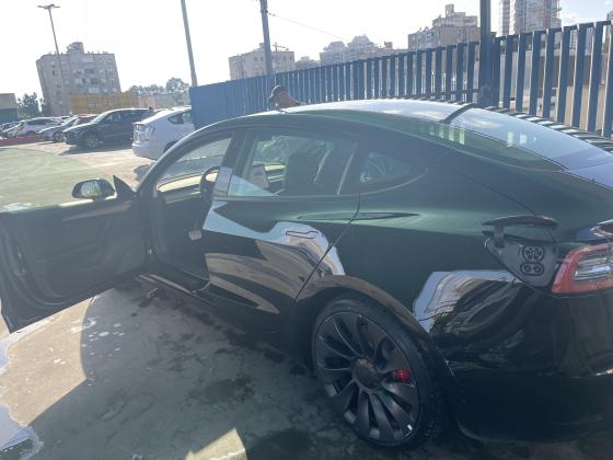 טסלה מודל 3 (2021)