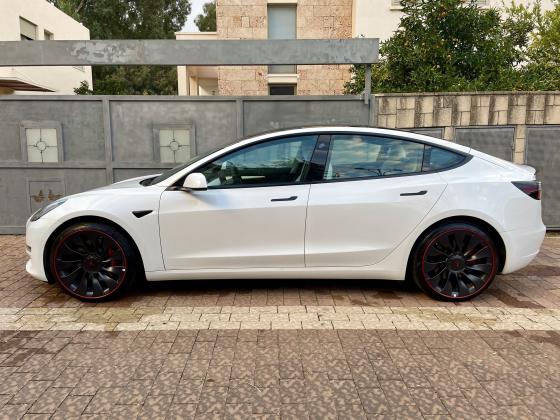 טסלה מודל 3 (2022)