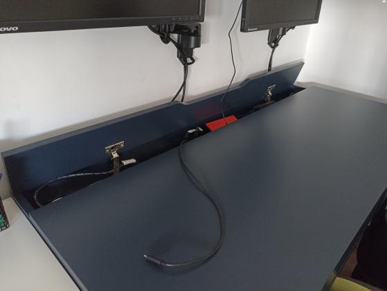 שולחן מחשב איקאה, דגם "אלכס"