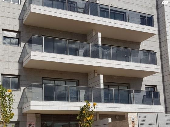 אלברט איינשטיין 15 (פסגות אפק)