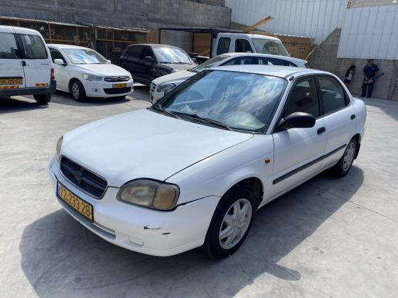 סוזוקי בלנו (2000)