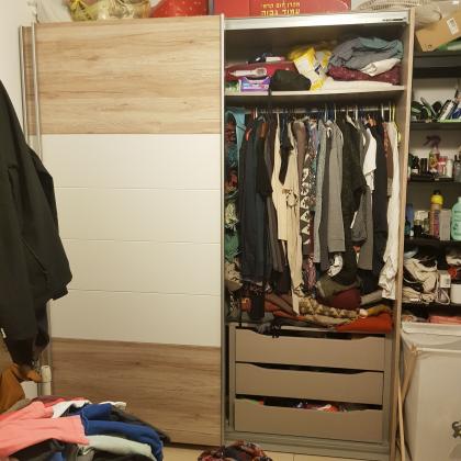 ארון בגדים של שמרת הזורע