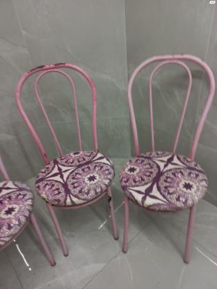 4 כסאות מתכת צבעוניים וחזקים