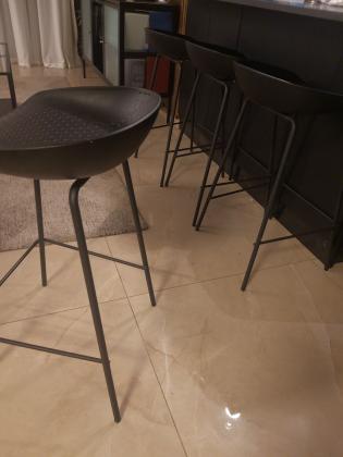למכירה 4 כיסאות בר במצב