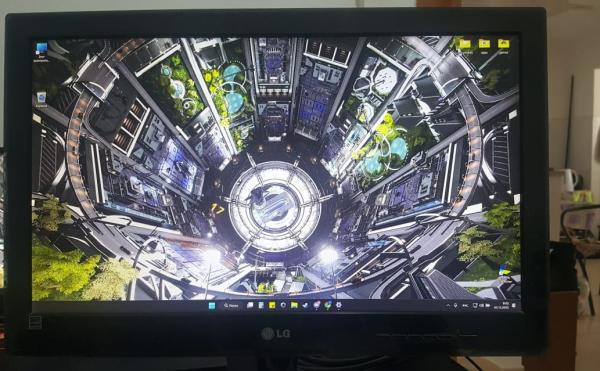 מסך מחשב 22" של בית LG Flatron E2240t