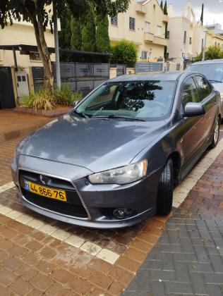 מיצובישי לנסר ספורטבק (2011)