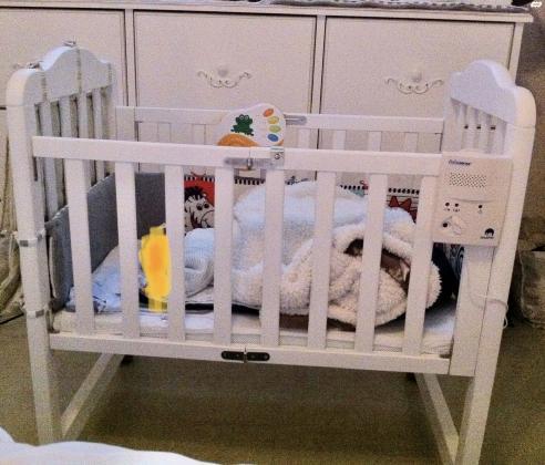 למכירה מיטת תינוק בגודל סטנדרטי