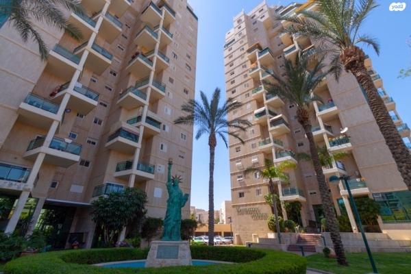 שדרות יוהנה ז'בוטינסקי 12 (נווה זאב)