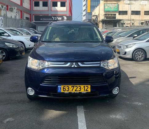 מיצובישי אאוטלנדר (2013)