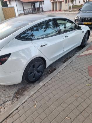 טסלה מודל 3 (2021)