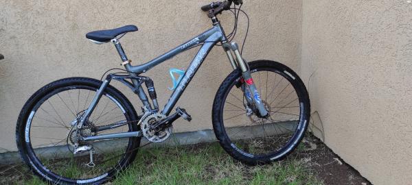 אופני שיכוך מלא מצוינות, מעביר