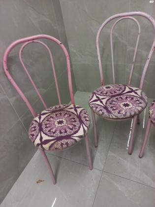 4 כסאות מתכת צבעוניים וחזקים