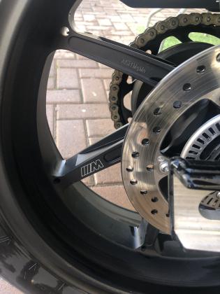 ב.מ.וו S1000R (2022)