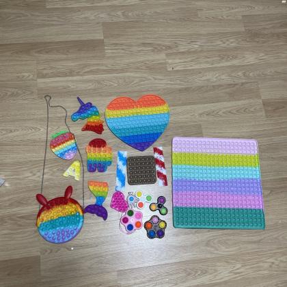 אוסף פופיט למכירה, כולל תיק