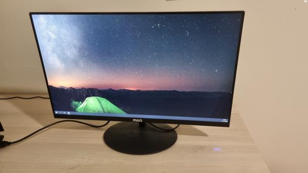 מסך מחשב דק של חברת