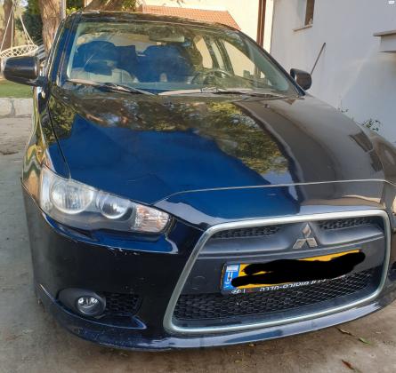 מיצובישי לנסר ספורטבק (2011)