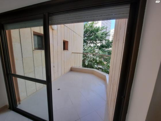 אברהם בויאר 5 (רמת אביב ג)