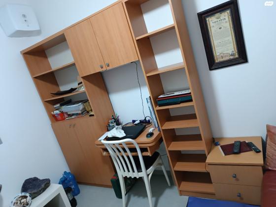 ארון ספריה צבע בוק יער