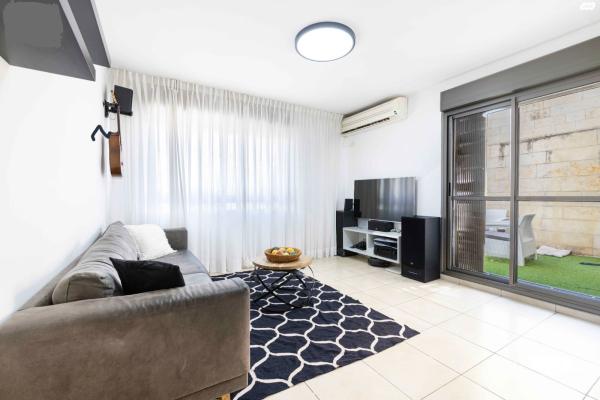 עוזי חיטמן 23 (קרית האמנים)