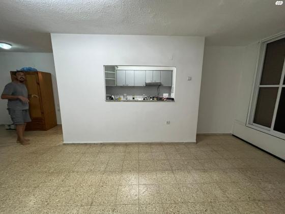 ארלוזורוב 82 (מרכז)