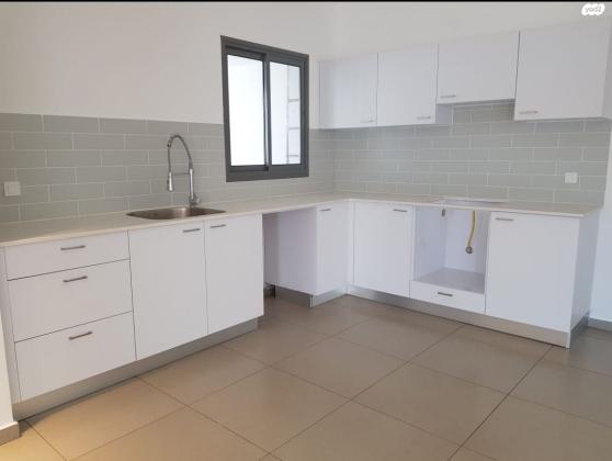 אלברט איינשטיין 15 (פסגות אפק)