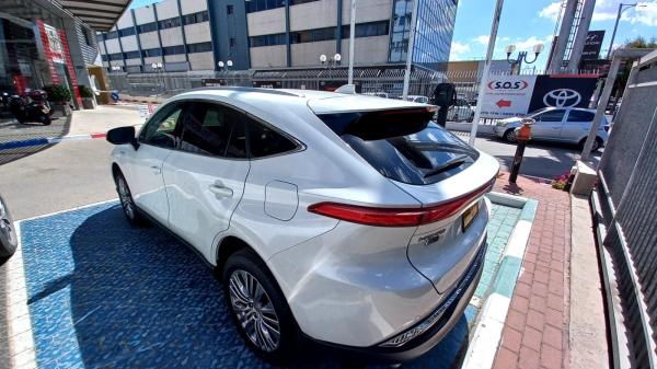 טויוטה ונזה (2021 ואילך) (2021)