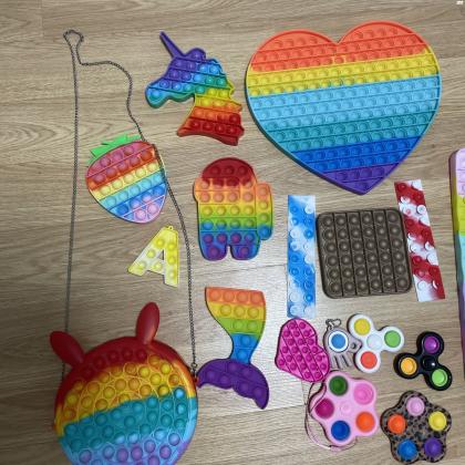 אוסף פופיט למכירה, כולל תיק