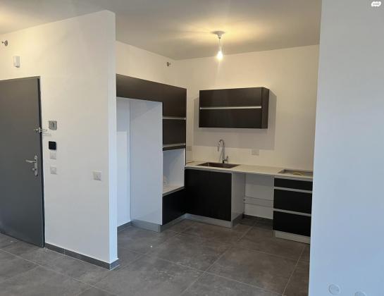 צבי מנדלבלט 3 (מרכז)