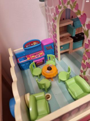 למכירה: בית בובות ענק מעץ