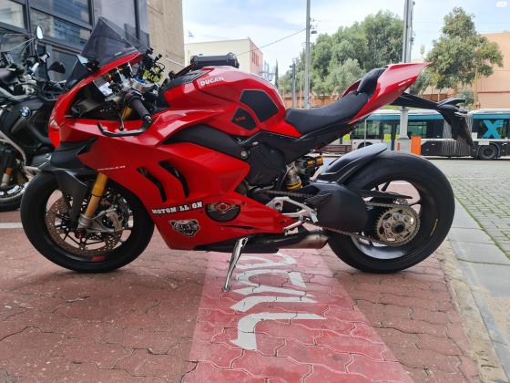 דוקאטי פניגאלה V4S (2021)