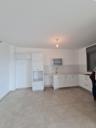 צבי מנדלבלט 3 (מרכז)