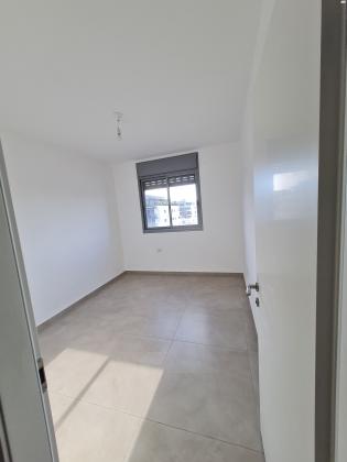 צבי מנדלבלט 3 (מרכז)