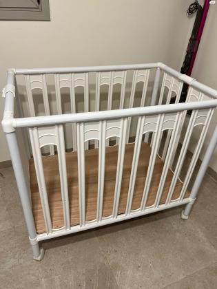 מיטת תינוק (לול) מתקפלת, נוחה לשימוש