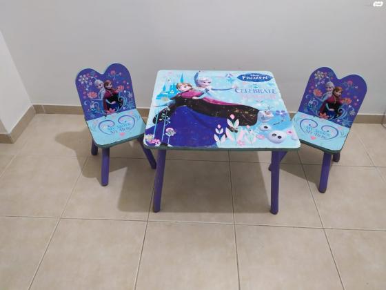 שולחן וזוג כיסאות דיסני